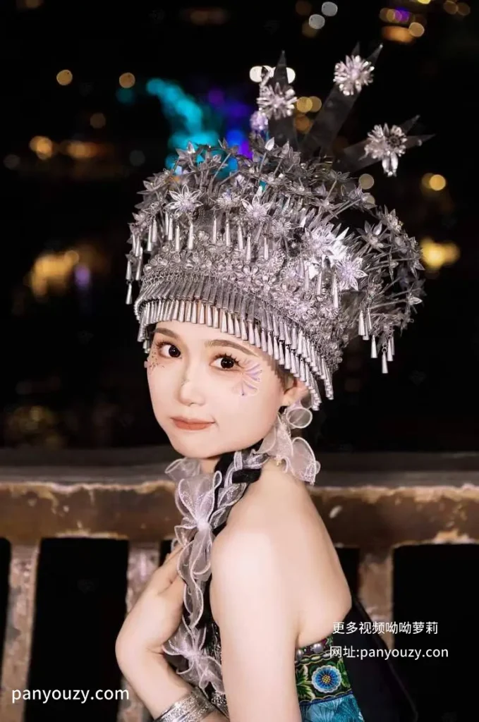 露脸反差 最近超火的少数民族妹子-uu欢迎您！